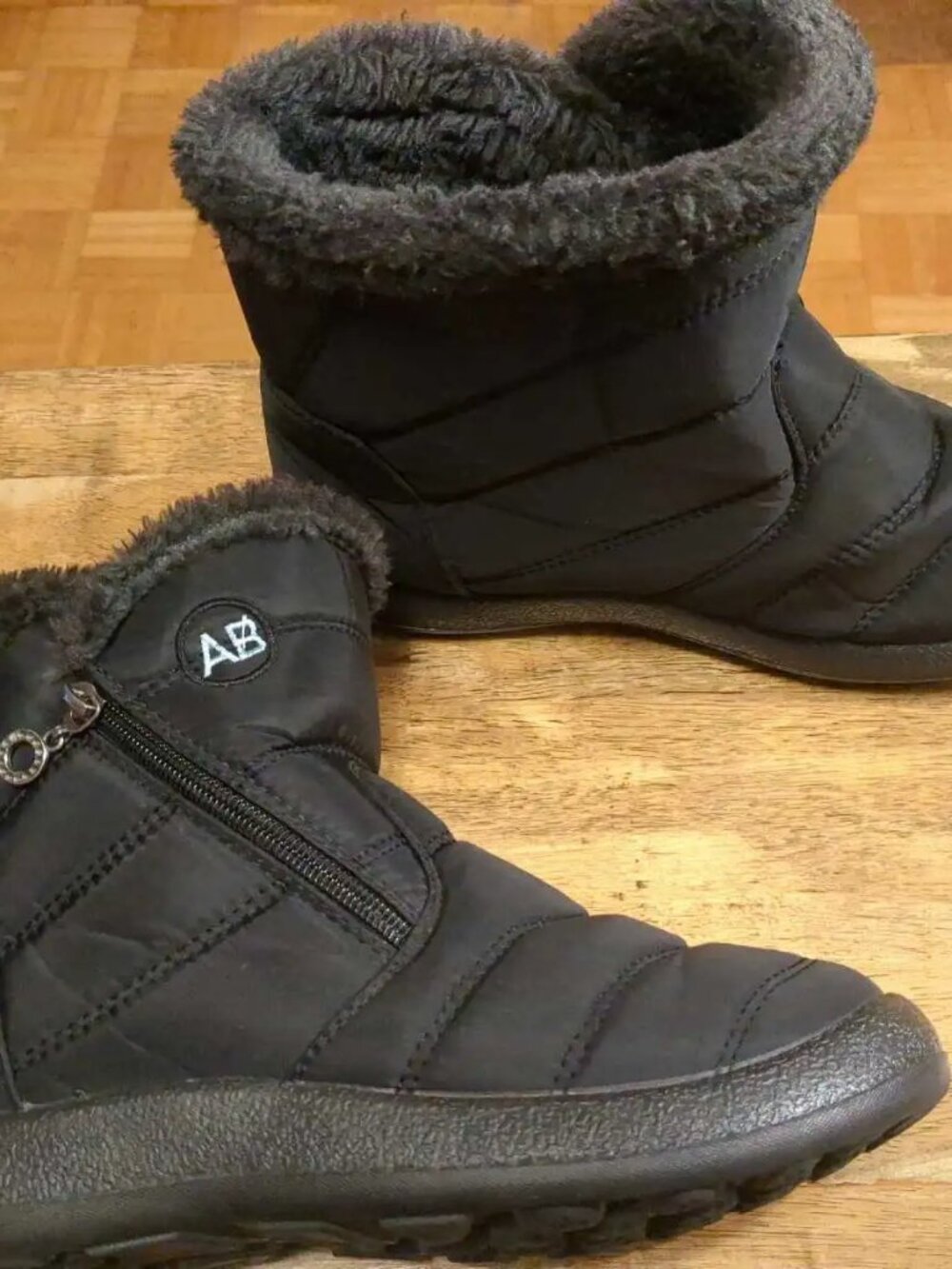 EGNMCR Women's Puffer Winter Snow/Fall Boots - Size 9-9.5 EU 41